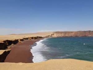 Image of the first LDR Story. The red beach of Paracas, a city in Peru where we traveled as a long distance couple