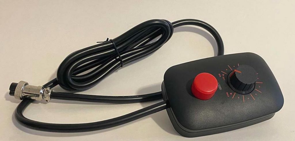 Manual controller of the Lovense Sex Machine composed of a cable and a button